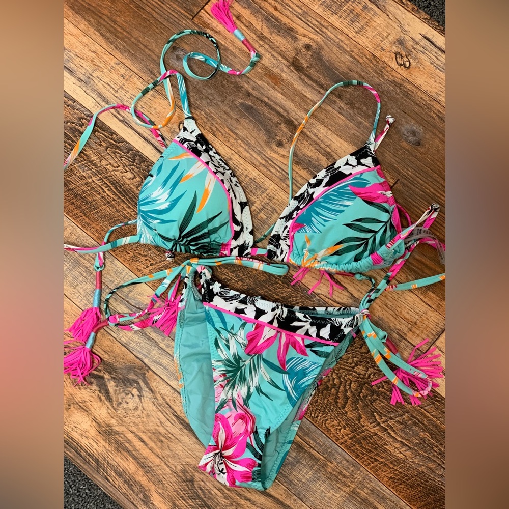 VS Pink bikini